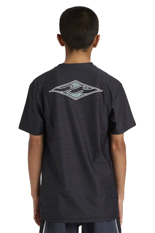 Billabong | Boys Diamond Shoreline Loose Fit Short Sleeve 50+ UPF Rashguard. Black Heather