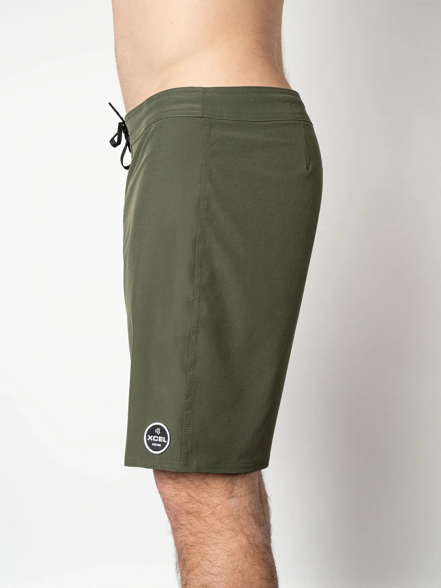 XCEL | COMP 19" BOARDSHORT. OLIVE