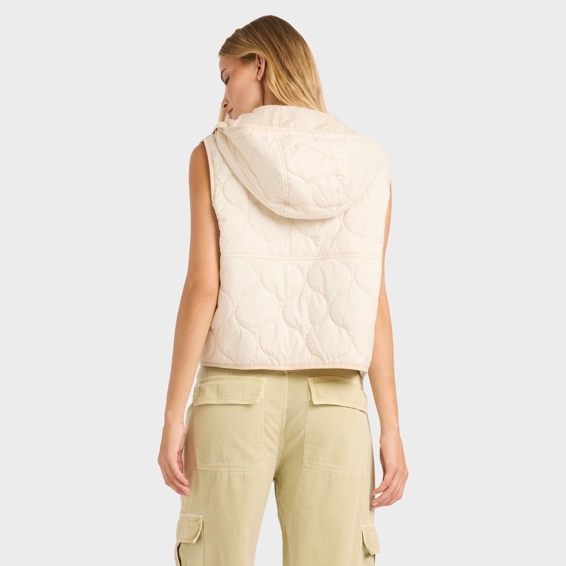 BILLABONG | LADIES CLIFFS QUILTED LIGHT WEIGHT VEST. WHITECAP