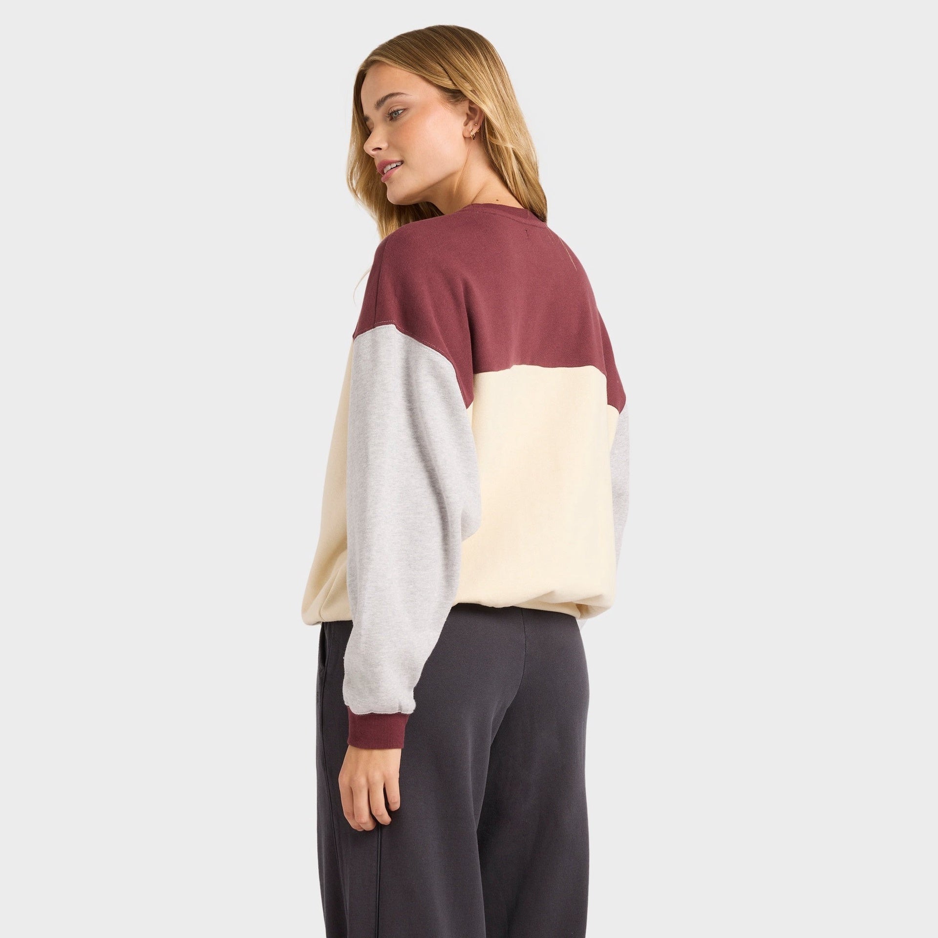 BILLABONG | LADIES GET IT KENDALL CREW TOP. PINOT