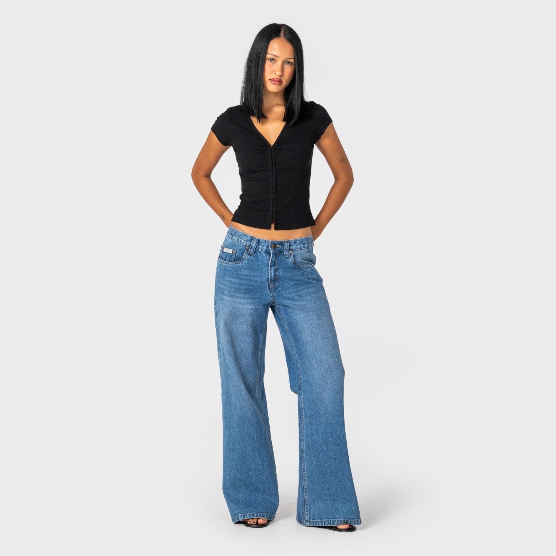 RUSTY | LADIES LUCY LOOSE LOW RISE JEAN. BLASTED MIDDY BLUE
