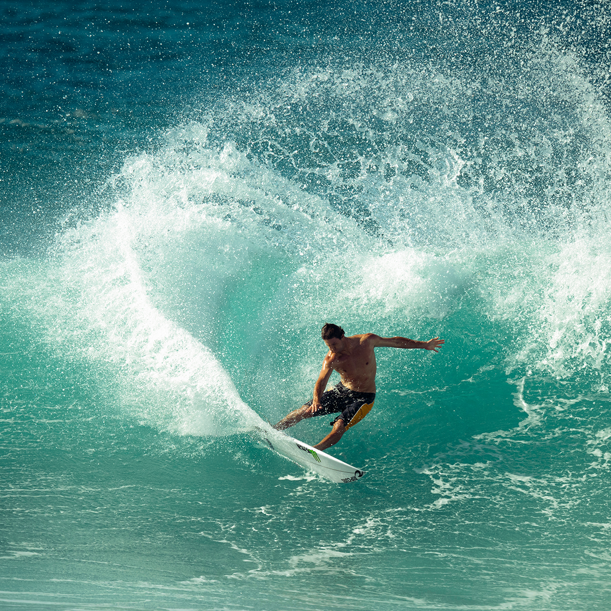 FCS2 x Matt Biolos | Mayhem Driver Carver PCC AirCore Medium Tri Fin Set. White